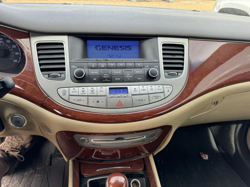 Used Right Tail Light Assembly fits: 2013 Hyundai Genesis Sdn quarter 