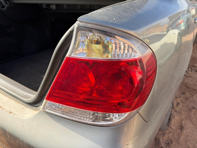Used Right Tail Light Assembly fits: 2005 Toyota Camry R. LE chrome tr