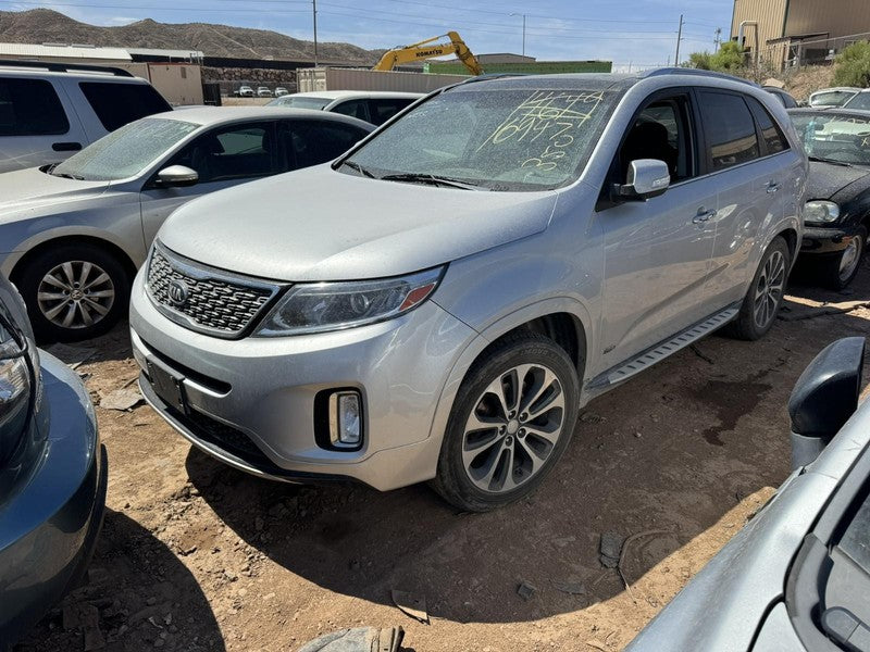 Used Left Headlight Assembly fits: 2014 Kia Sorento w/LED accents xeno