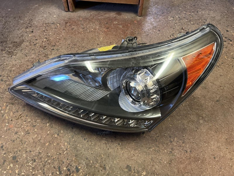 Used Left Headlight Assembly fits: 2012 Hyundai Equus xenon HID adapti