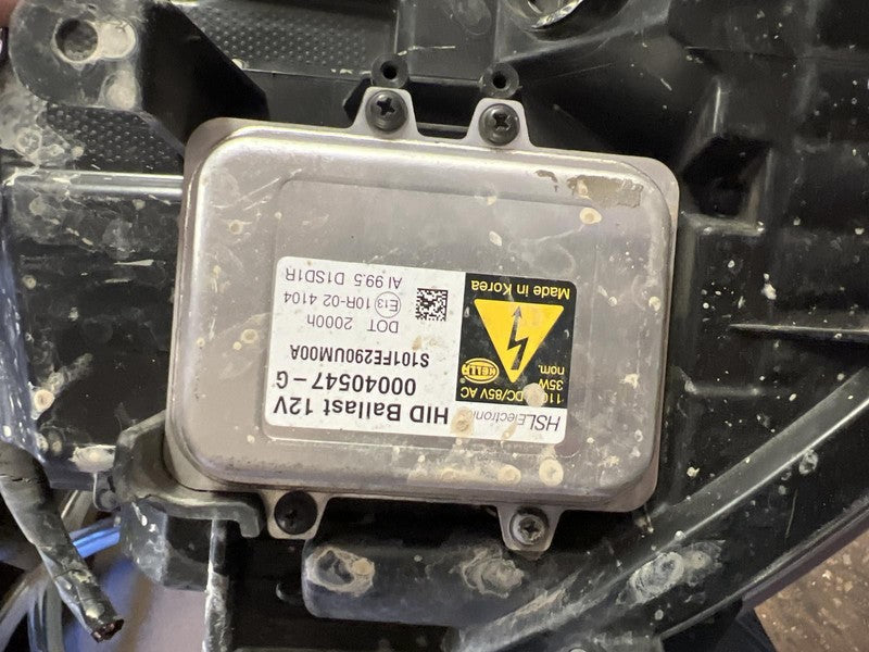 Used Left Headlight Assembly fits: 2012 Hyundai Equus xenon HID adapti