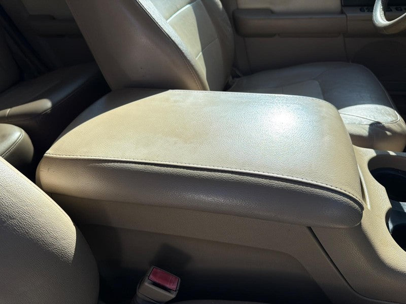 Used Front Upper Center Console fits: 2006 Ford Expedition roof w/o su
