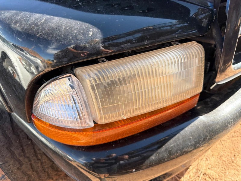 Used Right Headlight Assembly fits: 2002 Dodge Dakota Right Grade A