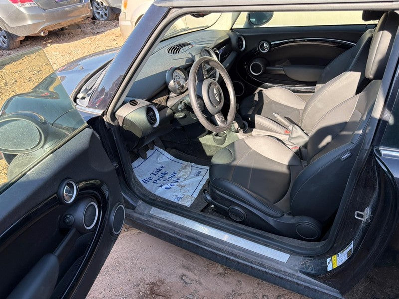 Used Front Right Seat Front fits: 2013 Mini COOPER bucket air bag manu