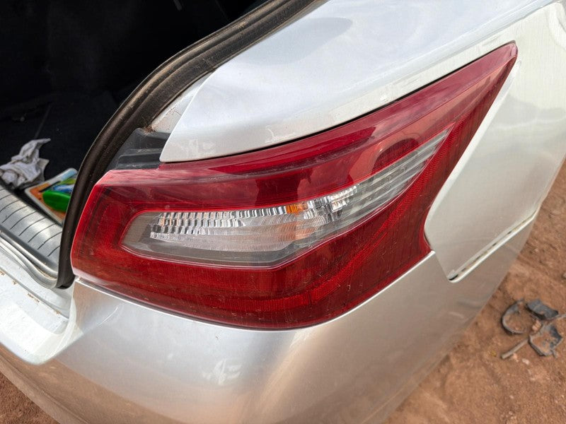 Used Right Tail Light Assembly fits: 2018 Nissan Altima quarter panel 