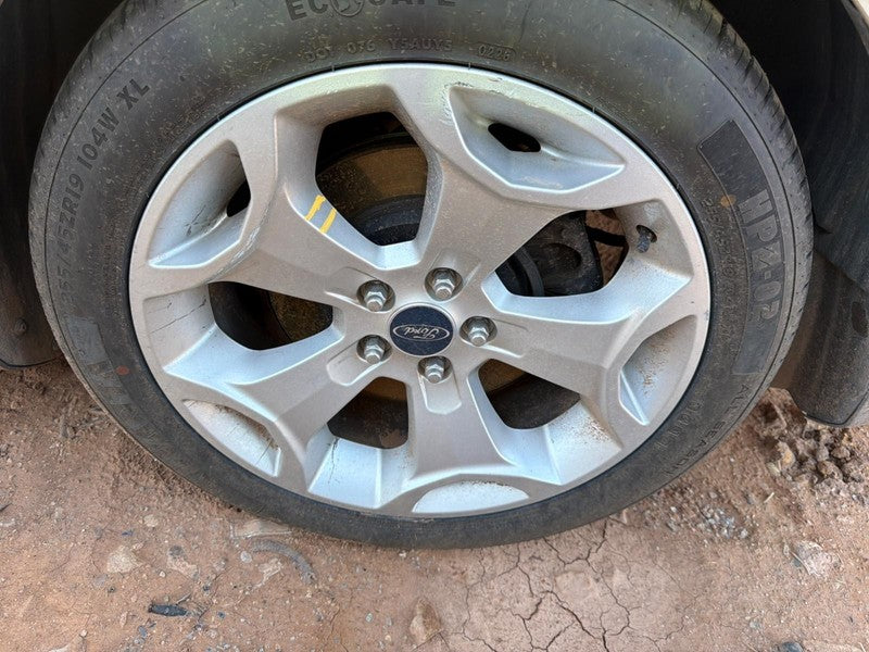 Used Wheel fits: 2010 Ford Taurus 19x8 aluminum TPMS 5 spoke Y spokes 