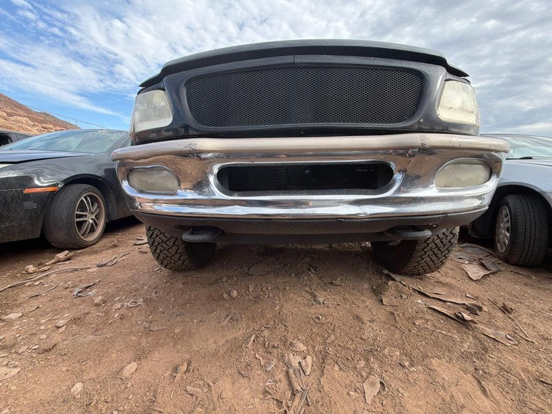 Used Front Bumper Assembly Front fits: 1997 Ford Expedition chrome Fro
