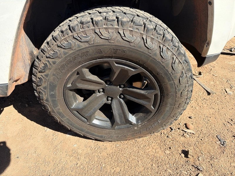 Used Wheel fits: 2005 Jeep Grand cherokee 17x7-1/2 Laredo Grade C