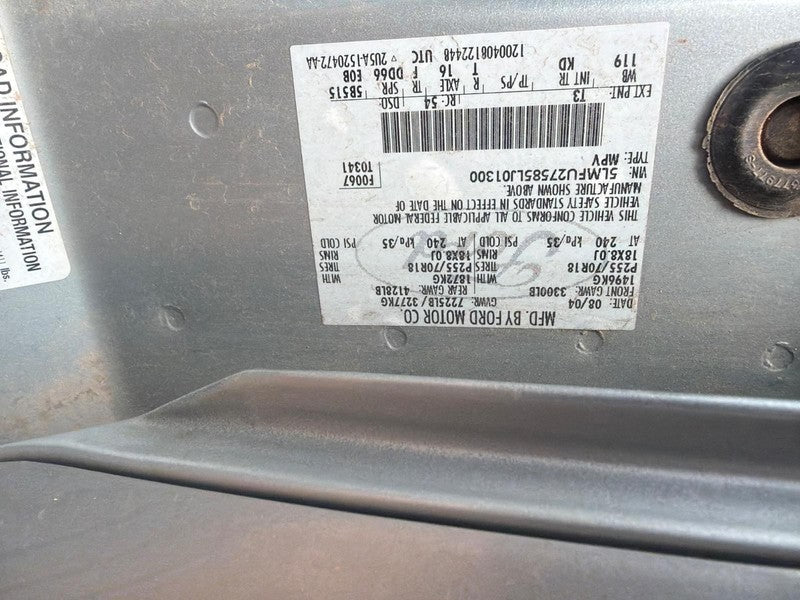 Used Air Cleaner Assembly fits: 2005 Lincoln Navigator 5.4L 3V Grade A