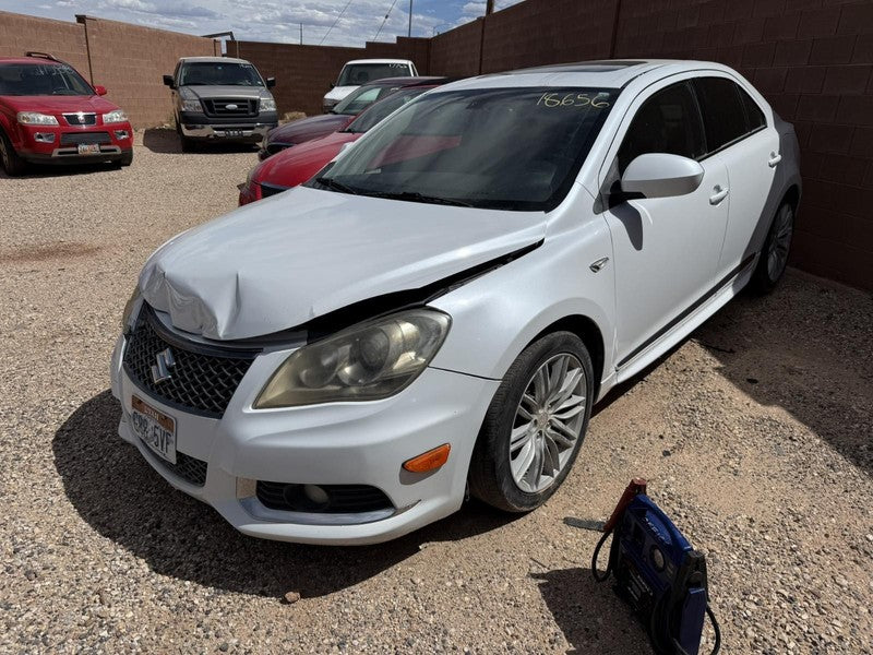 Used Air Cleaner Assembly fits: 2011 Suzuki Kizashi 2.4 Grade A