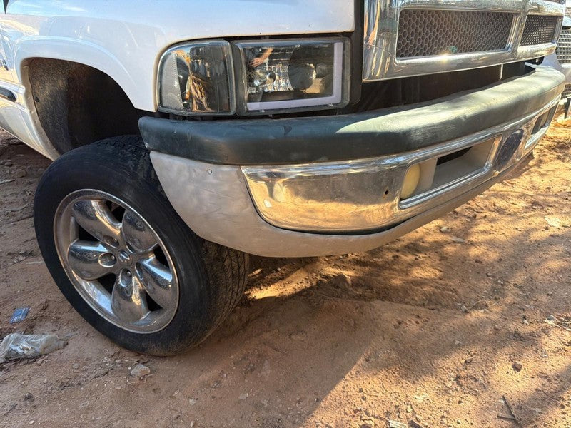Used Front Bumper Assembly Front fits: 1999 Dodge 1500 PICKUP chrome F