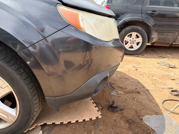 Used Front Bumper Assembly Front fits: 2009 Subaru Forester w/fog lamp