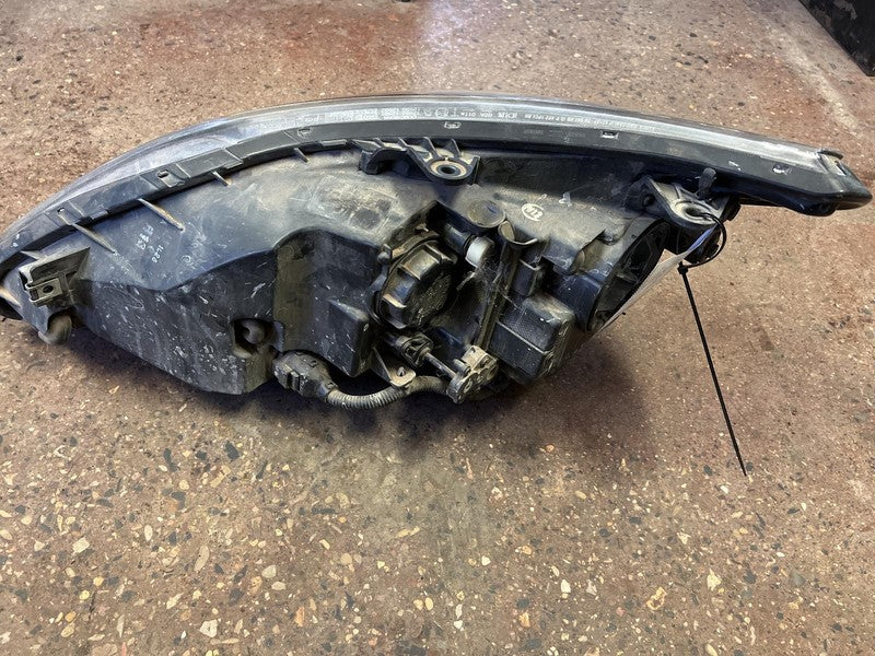 Used Right Headlight Assembly fits: 2012 Hyundai Equus xenon HID adapt
