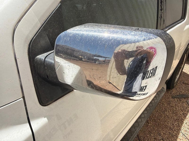 Used Left Door Mirror fits: 2005 Nissan Armada Power single arm mount 