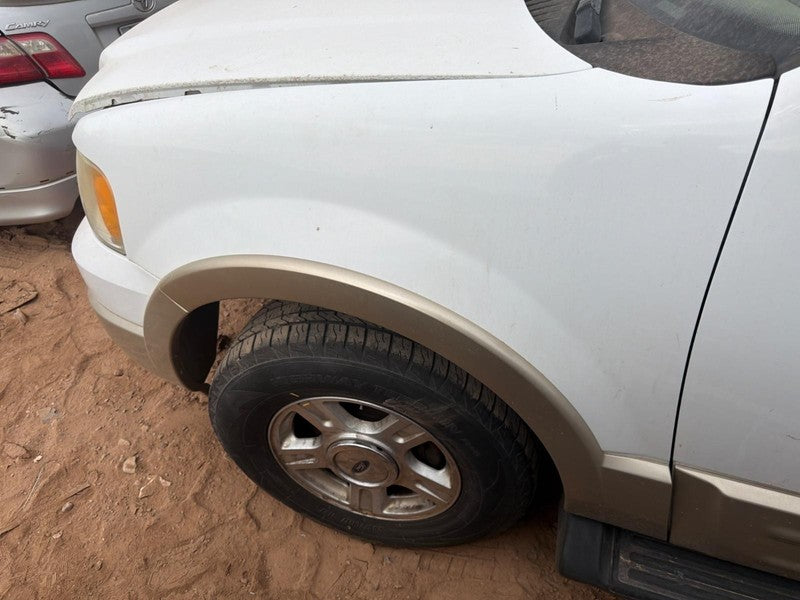 Used Front Left Fender fits: 2006 Ford Expedition w/wheel lip moulding