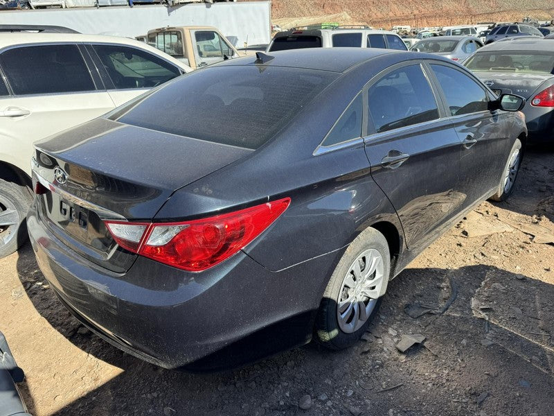 Used Left Headlight Assembly fits: 2012 Hyundai Sonata GL Canada L. Le