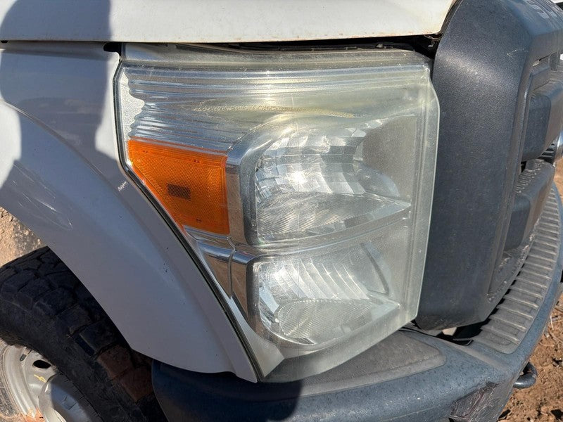 Used Right Headlight Assembly fits: 2016 Ford F350SD PICKUP composite 
