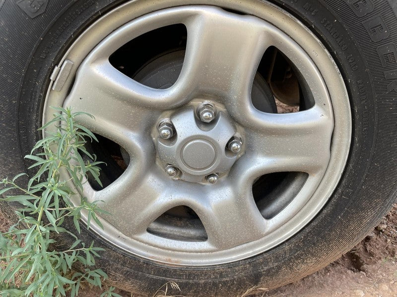 Used Wheel fits: 2003 Toyota Rav4 16x6-1/2 steel Grade A