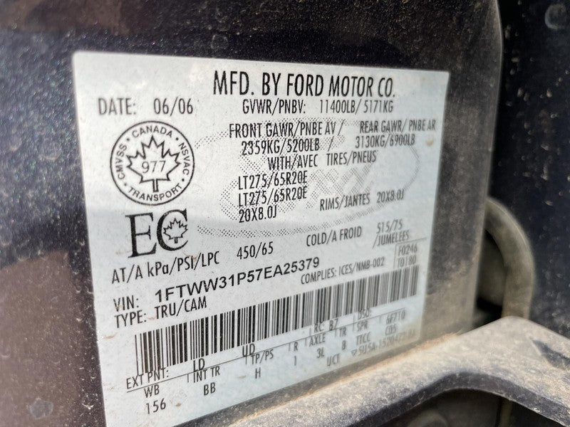 Used Wheel fits: 2007 Ford F350SD PICKUP 20x8 H-D edition package Grad