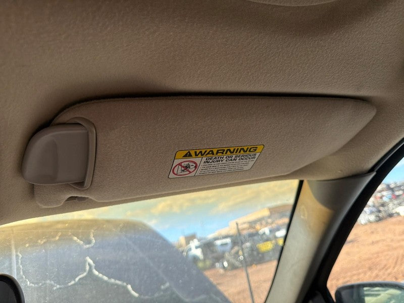 Used Right Sun Visor fits: 2000 Jeep Grand cherokee w/illumination Rig