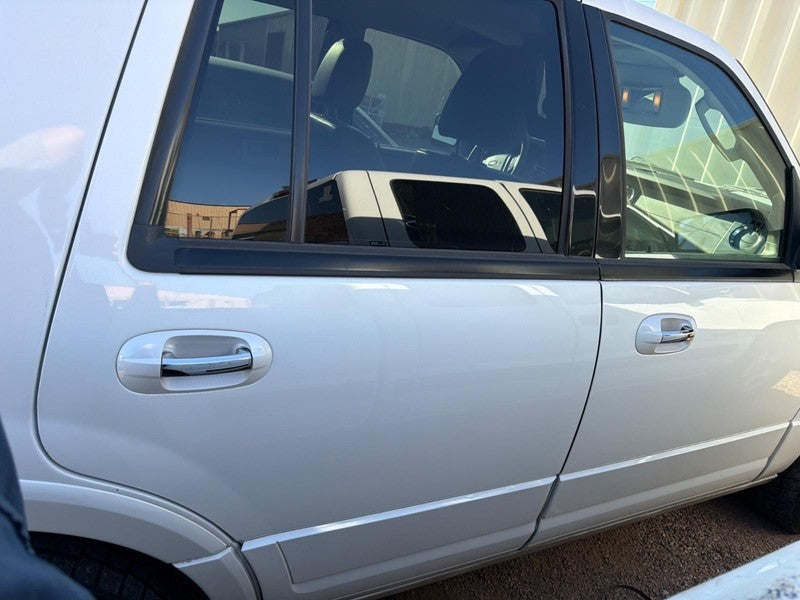 Used Rear Right Door Assembly Rear Side fits: 2013 Ford Expedition ele