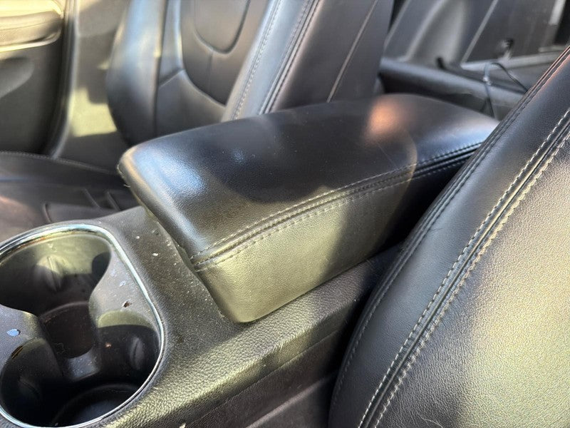 Used Front Lower Center Console fits: 2011 Chevrolet Volt floor Front 