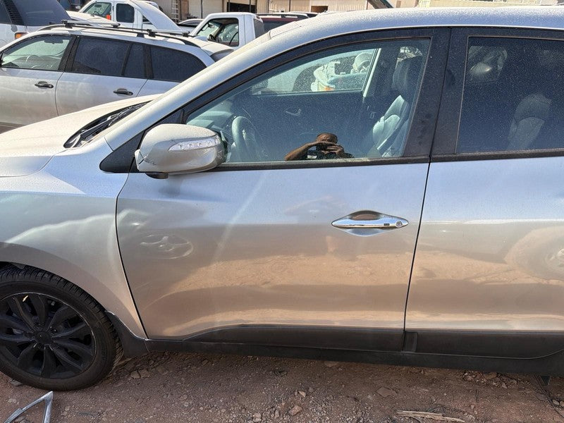 Used Front Left Door Assembly Front fits: 2013 Hyundai Tucson electric