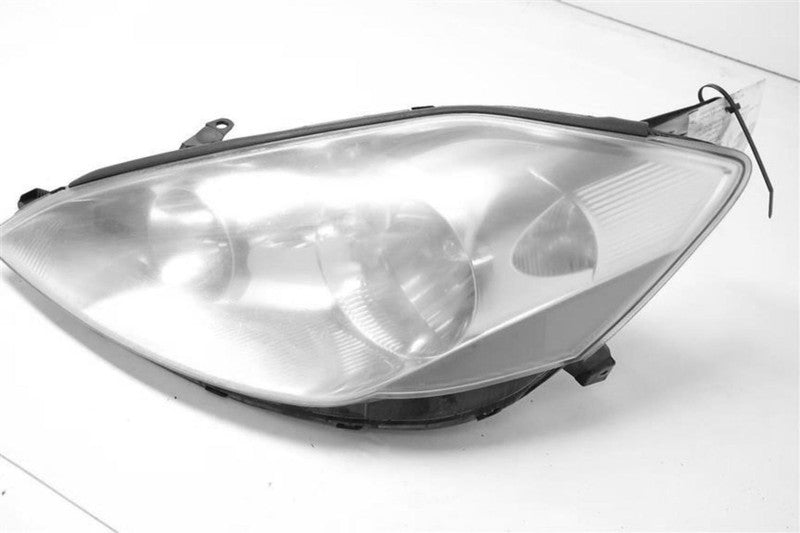 Used Left Headlight Assembly fits: 2009 Toyota Sienna L. halogen Left 
