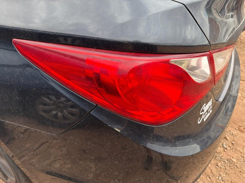 Used Left Tail Light Assembly fits: 2011 Hyundai Sonata VIN C 8th digi