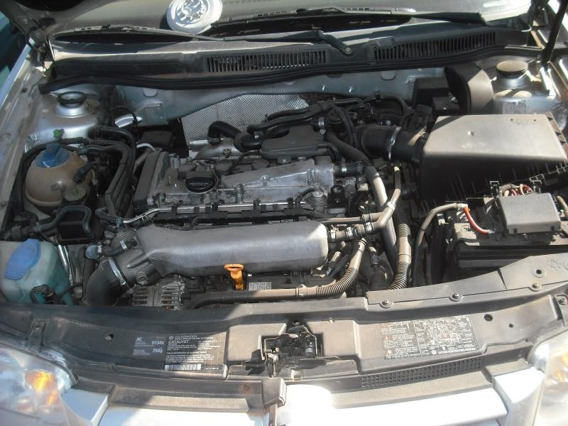 Used Rear Bumper Assembly Rear fits: 2001 Volkswagen Jetta Sdn Rear Gr