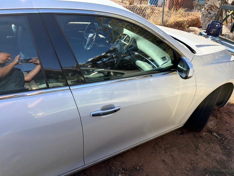 Used Front Right Door Assembly Front fits: 2015 Chevrolet Malibu VIN 1