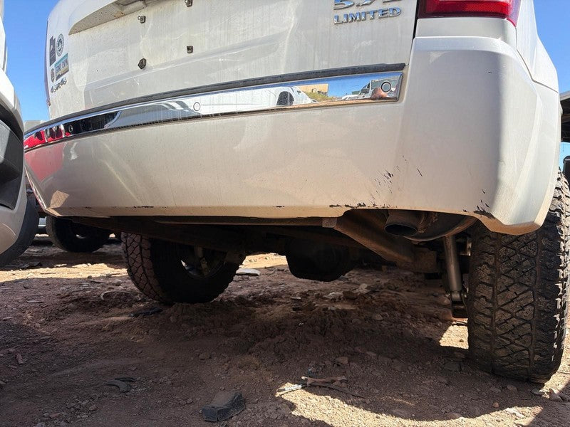 Used Rear Bumper Assembly Rear fits: 2005 Jeep Grand cherokee w/chrome