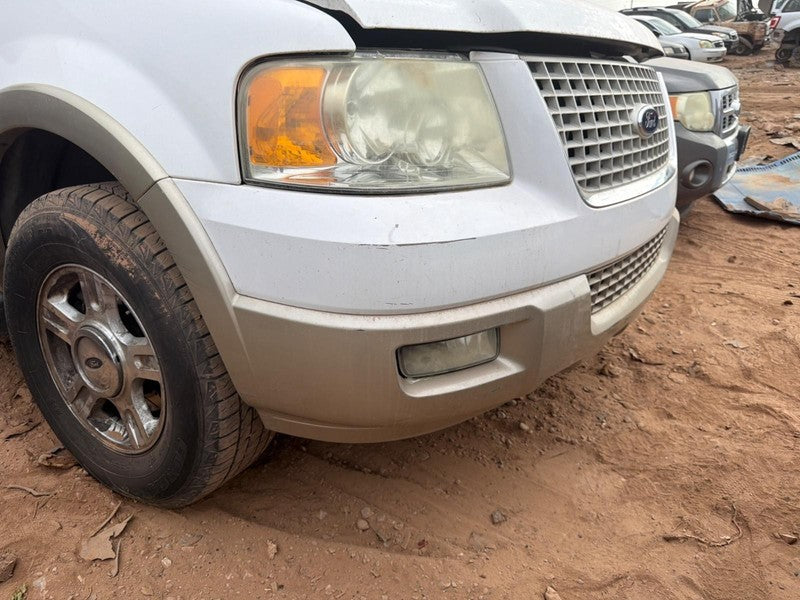 Used Front Bumper Assembly Front fits: 2006 Ford Expedition smooth upp