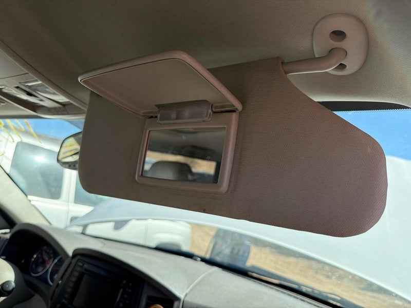 Used Right Sun Visor fits: 2005 Jeep Grand cherokee w/illumination Rig