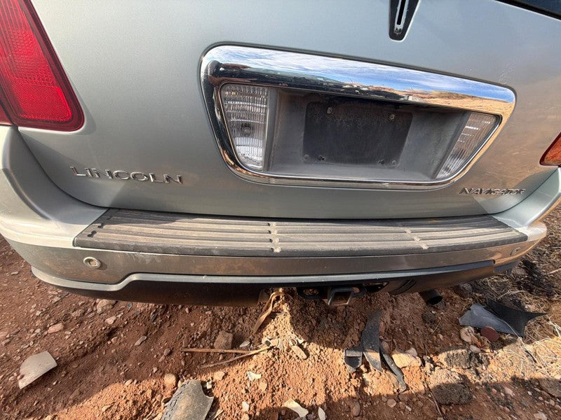 Used Rear Bumper Assembly Rear fits: 2005 Lincoln Navigator park assis