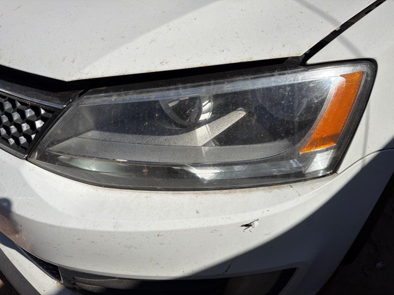 Used Left Headlight Assembly fits: 2012 Volkswagen Jetta gli Sdn halog