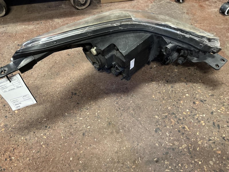 Used Left Headlight Assembly fits: 2017 Kia Sportage FWD halogen LED d