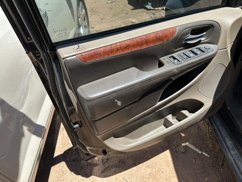 Used Left Tail Light Assembly fits: 2013 Chrysler Town & country Left 