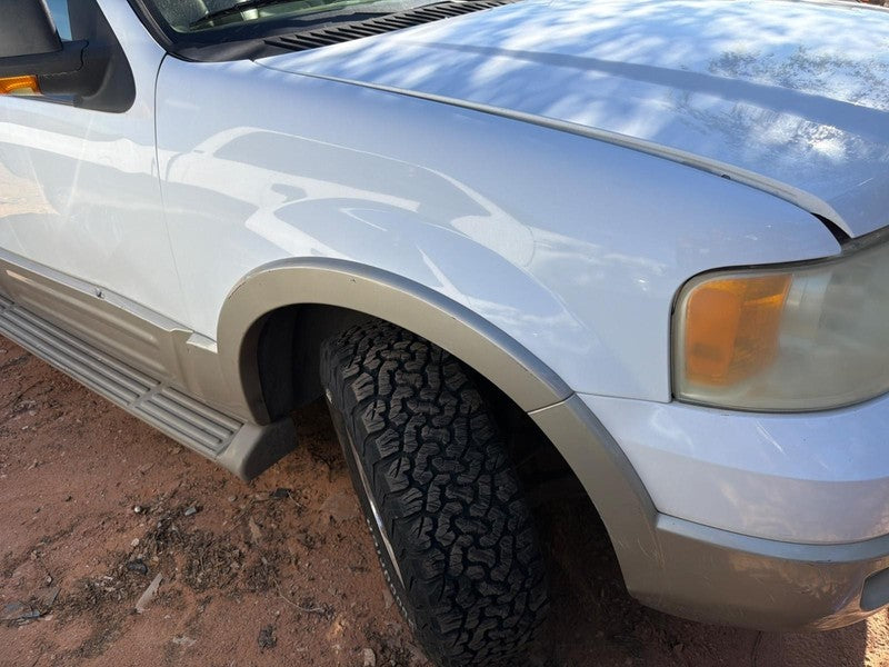 Used Front Right Fender fits: 2006 Ford Expedition w/wheel lip mouldin