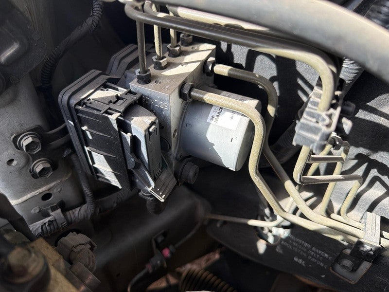 Used ABS Pump and Motor Assembly fits: 2013 Hyundai Tucson Actuator an