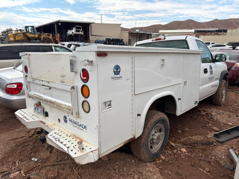 Used Fender fits: 2004 Chevrolet Silverado 2500 pickup Grade A