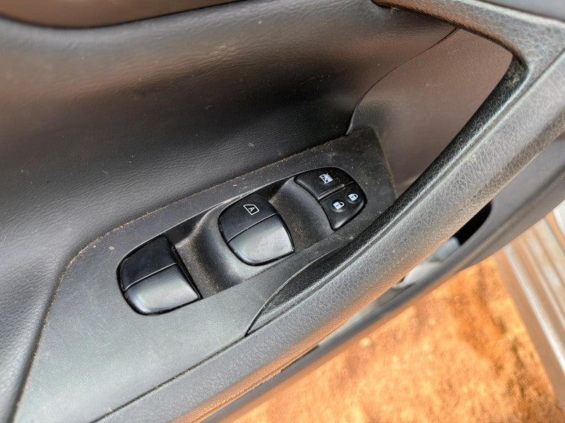 2018 Nissan Altima Driver Side Door Lock and Window Switch Part# 25401