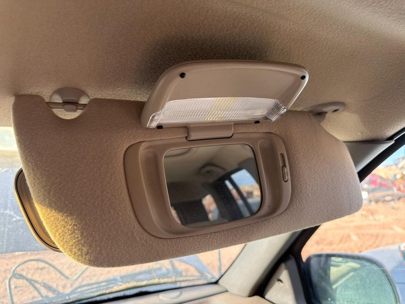 Used Right Sun Visor fits: 2000 Jeep Grand cherokee w/illumination Rig