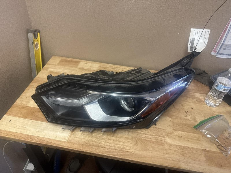 Used Left Headlight Assembly fits: 2019 Chevrolet Equinox HID opt T4F 