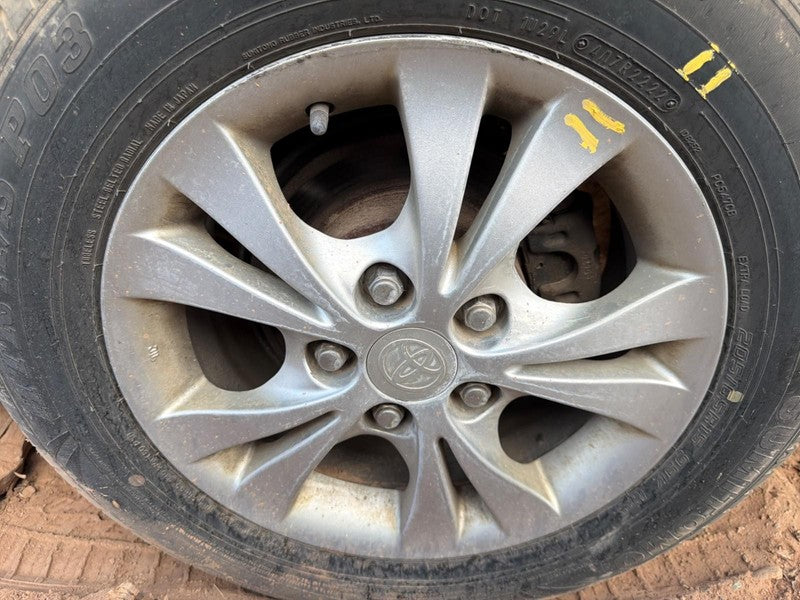 Used Wheel fits: 2005 Toyota Camry 15x6-1/2 alloy 10 spoke Grade A