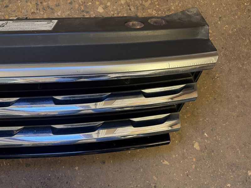 Used Upper Grille fits: 2019 Volkswagen Tiguan upper 2 horizontal bars