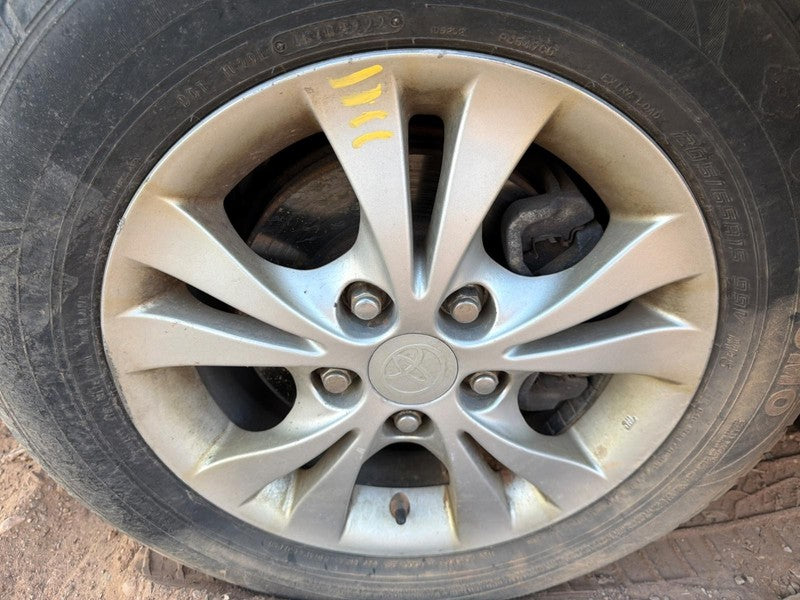 Used Wheel fits: 2005 Toyota Camry 15x6-1/2 alloy 10 spoke Grade A