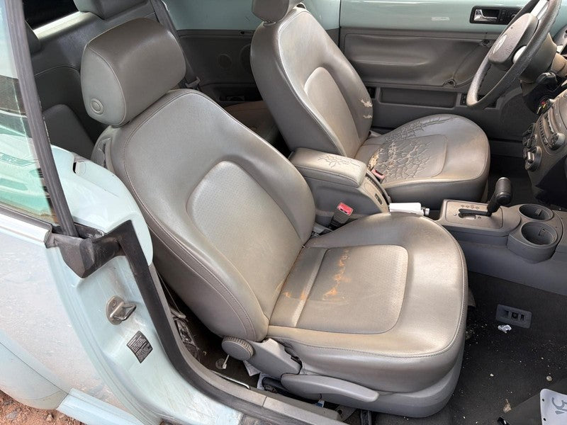 Used Front Right Seat Front fits: 2005 Volkswagen Beetle air bag leath