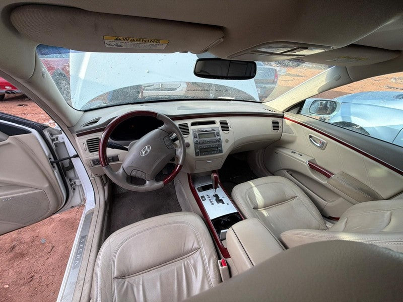 Used Front Left Door Assembly Front fits: 2008 Hyundai Azera electric 