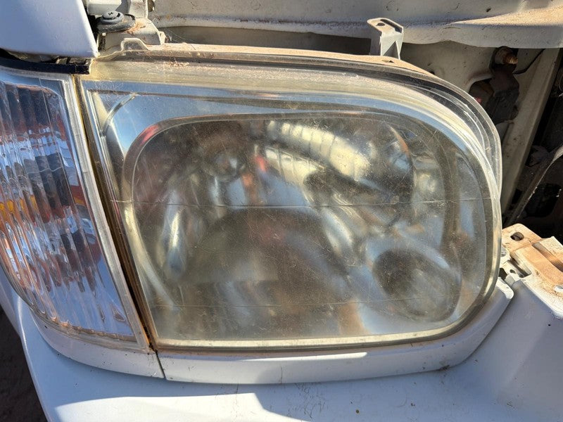 Used Right Headlight Assembly fits: 2005 Toyota Sequoia Right Grade A